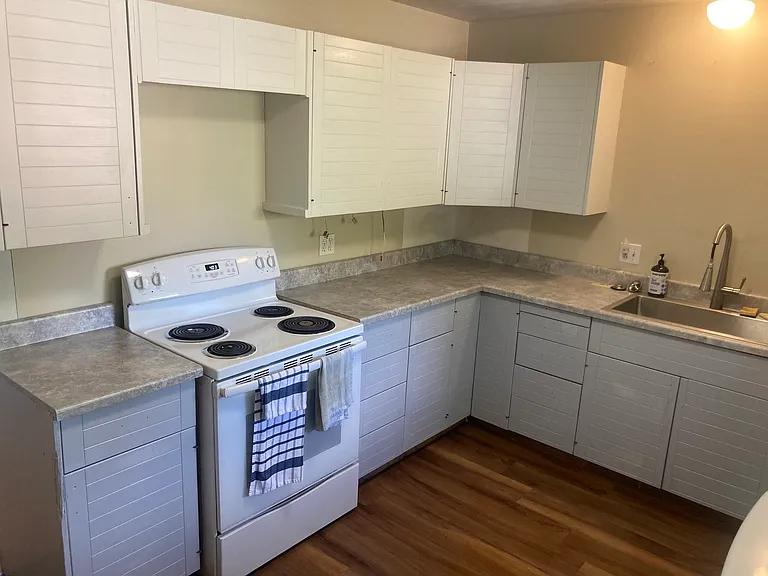 216 N Roosevelt Ave — Photo 3