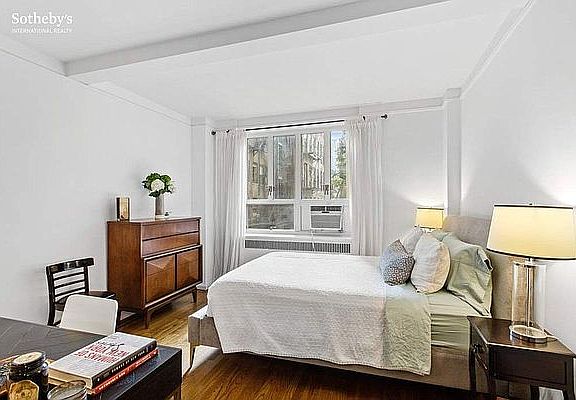 4th image of 200 W 20th St APT 302