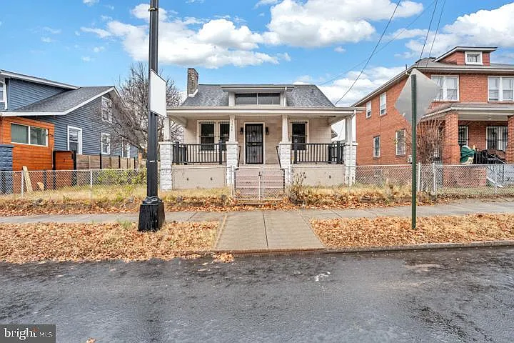 1444 T St SE photo 1