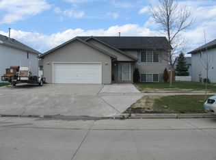 5236 6th Ave N, Grand Forks, ND 58203
