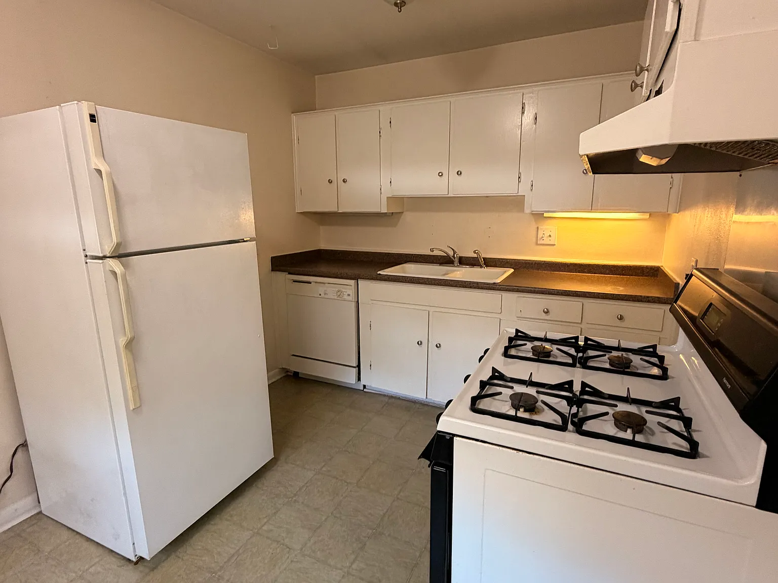 1 bed, 850 sqft, $995 — Photo 3