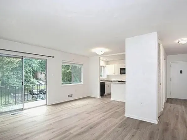 10670 Weymouth St APT 204, Bethesda, MD 20814