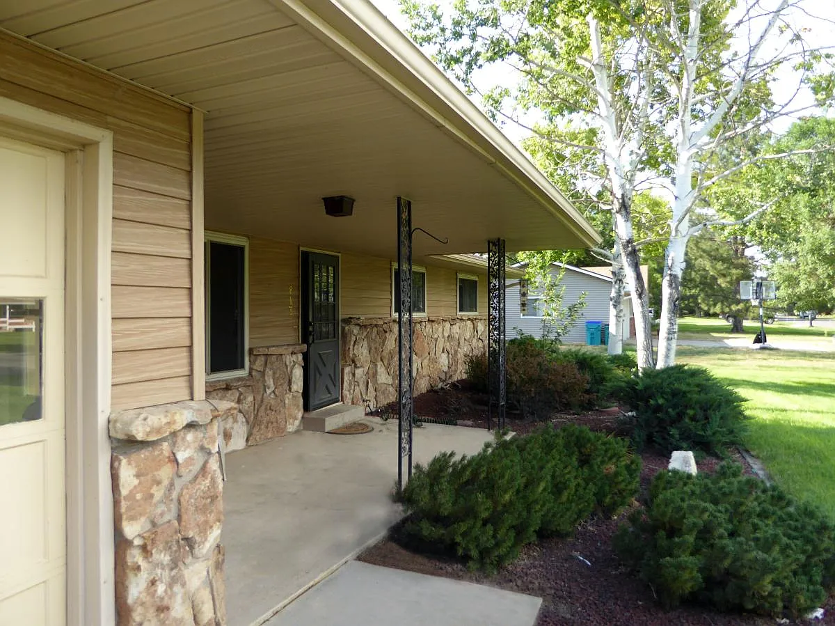 Building Photo - 813 Sherry Dr