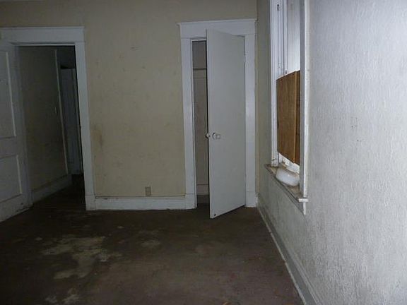 4th image of 4614 E 27th St