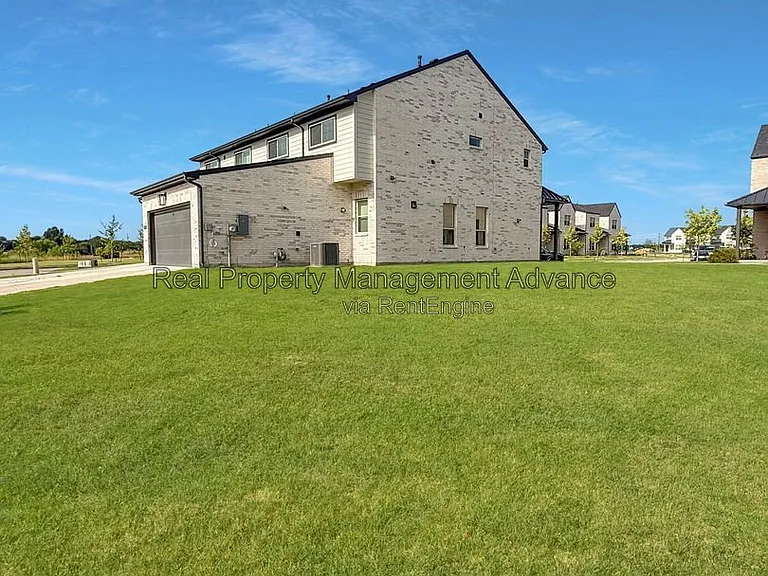 4400 Elm Springs St — Photo 2