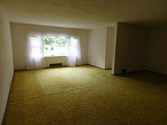 4th image of 22 E Vine St