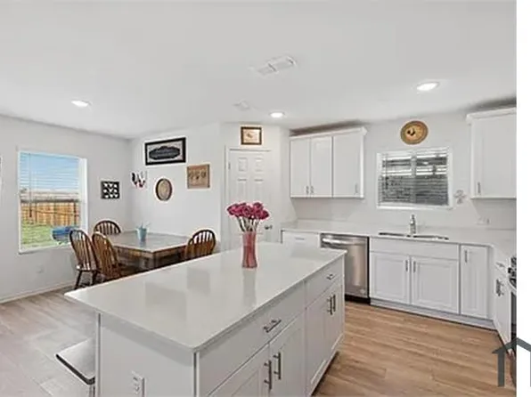 1020 Valerian Dr, Haslet, TX 76052