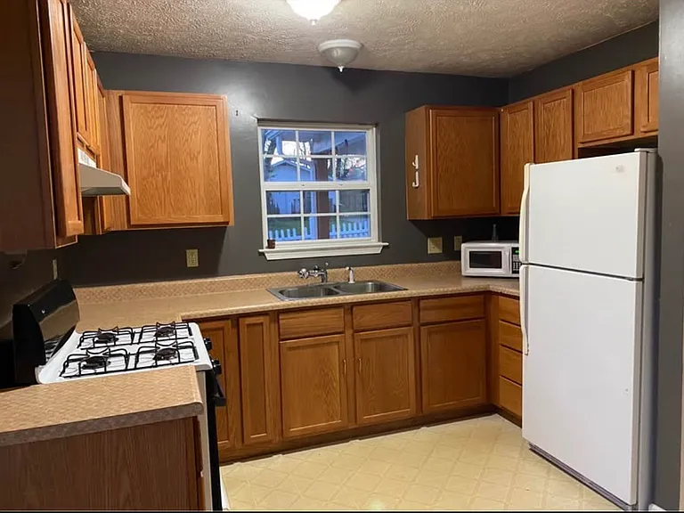 2511 S Million Dr — Photo 2