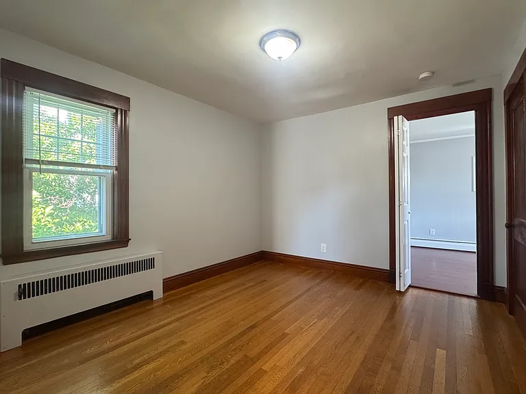 131 Ashley St — Photo 11