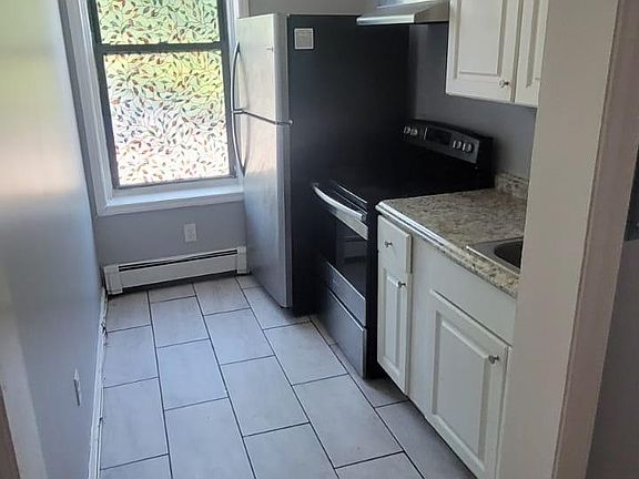 5th image of 300 Liberty St APT 1