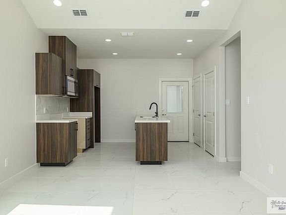 5th image of 613 Coves Ln Unit 1
