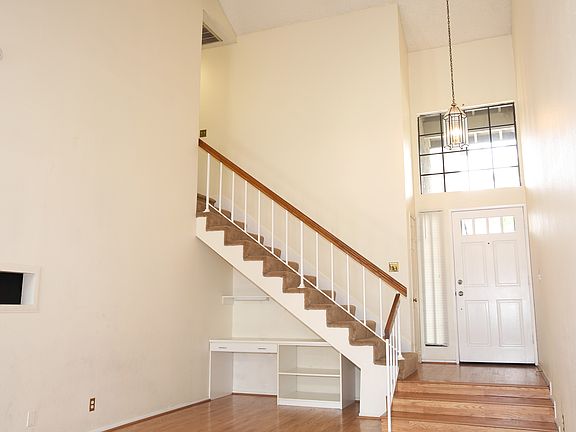 3rd image of 967 Sandstone Dr