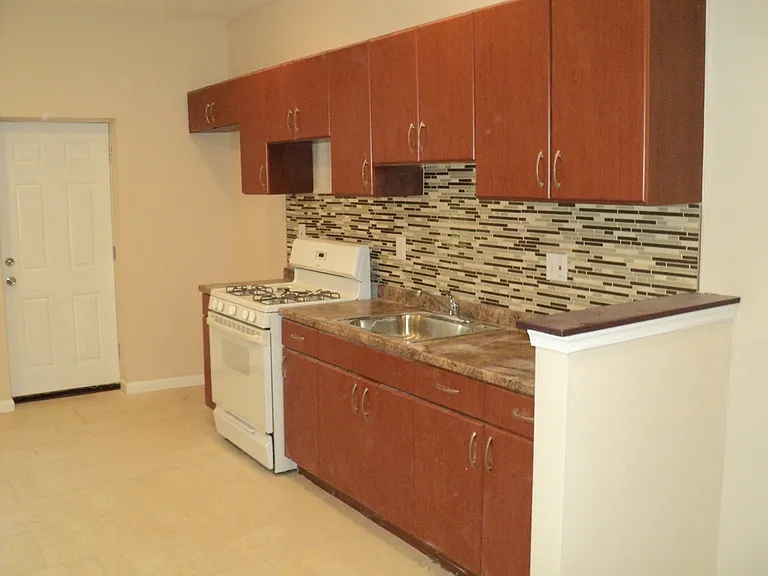 161 Weaver St — Photo 5