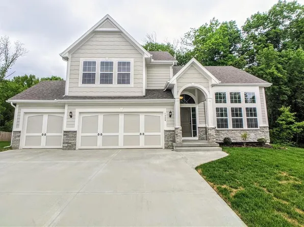 605 E 11th St, Kearney, MO 64060