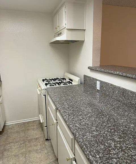 382 N Avenue 52 #202 — Photo 5