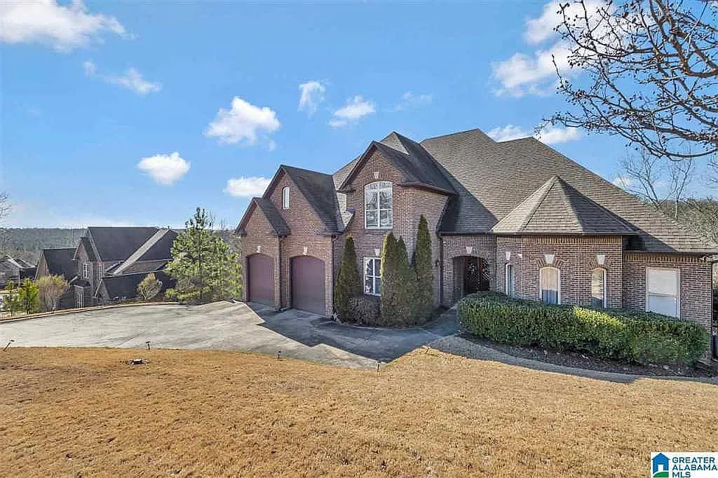 5 bed, 4.5 bath, 5784 sqft, $4,995 — Photo 2