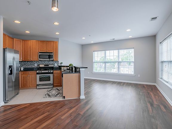 4th image of 1 S Ave E #307E