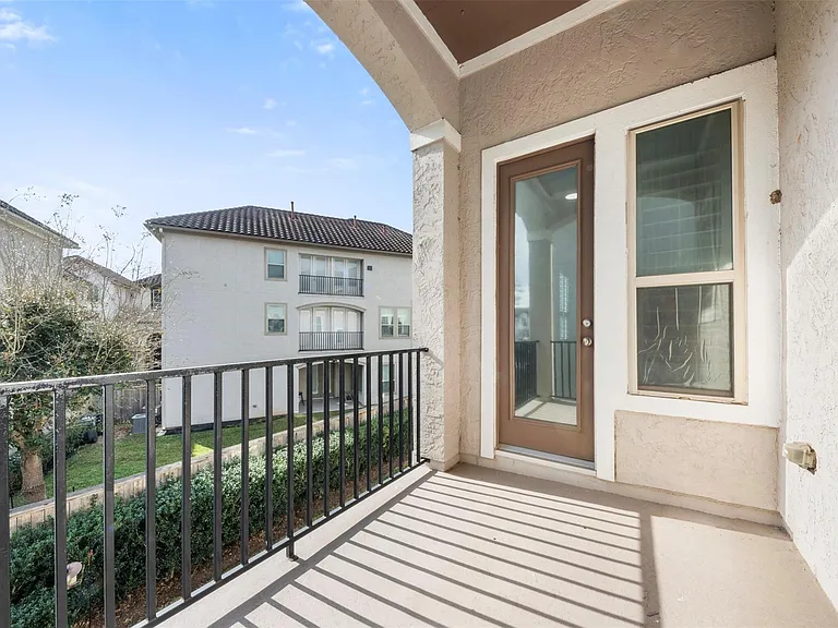 908 Amelia St — Photo 39