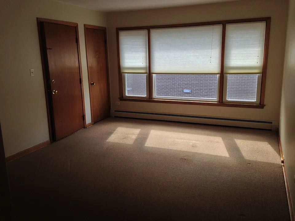 Living Room, Unit 2R