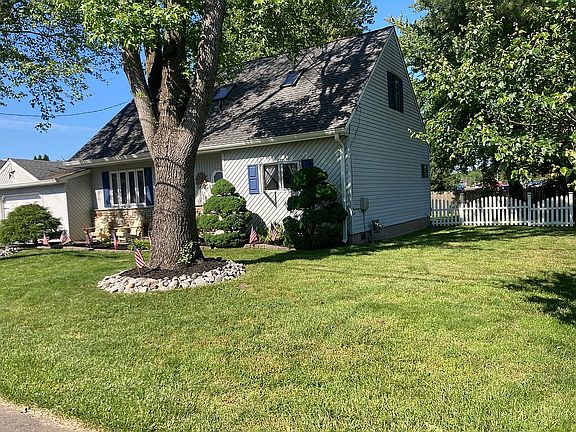 2nd image of 947 Emily Ave