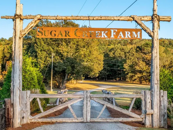 575 Guinns Cove Rd, Hayden, AL 35079