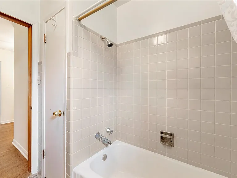 429 S Stratford Ave — Photo 17