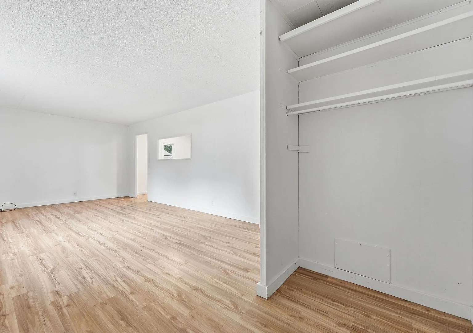 3 Bedroom Home In New Haven! — Photo 3