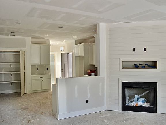 4th image of 52 Blue Heron Ct