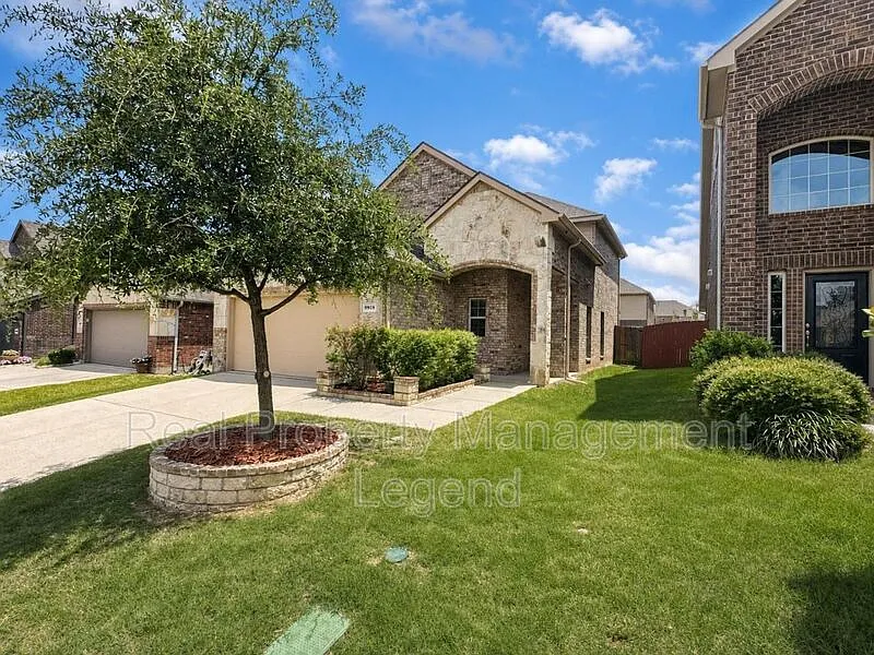 3 bed, 3.0 bath, 1539 sqft, $2,200 — Photo 3