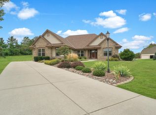 W229N3607 Sterling Ct, Pewaukee, WI