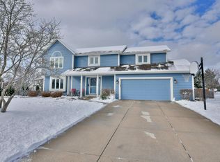 N49W17304 Sheffield Ln, Menomonee Falls, WI 53051