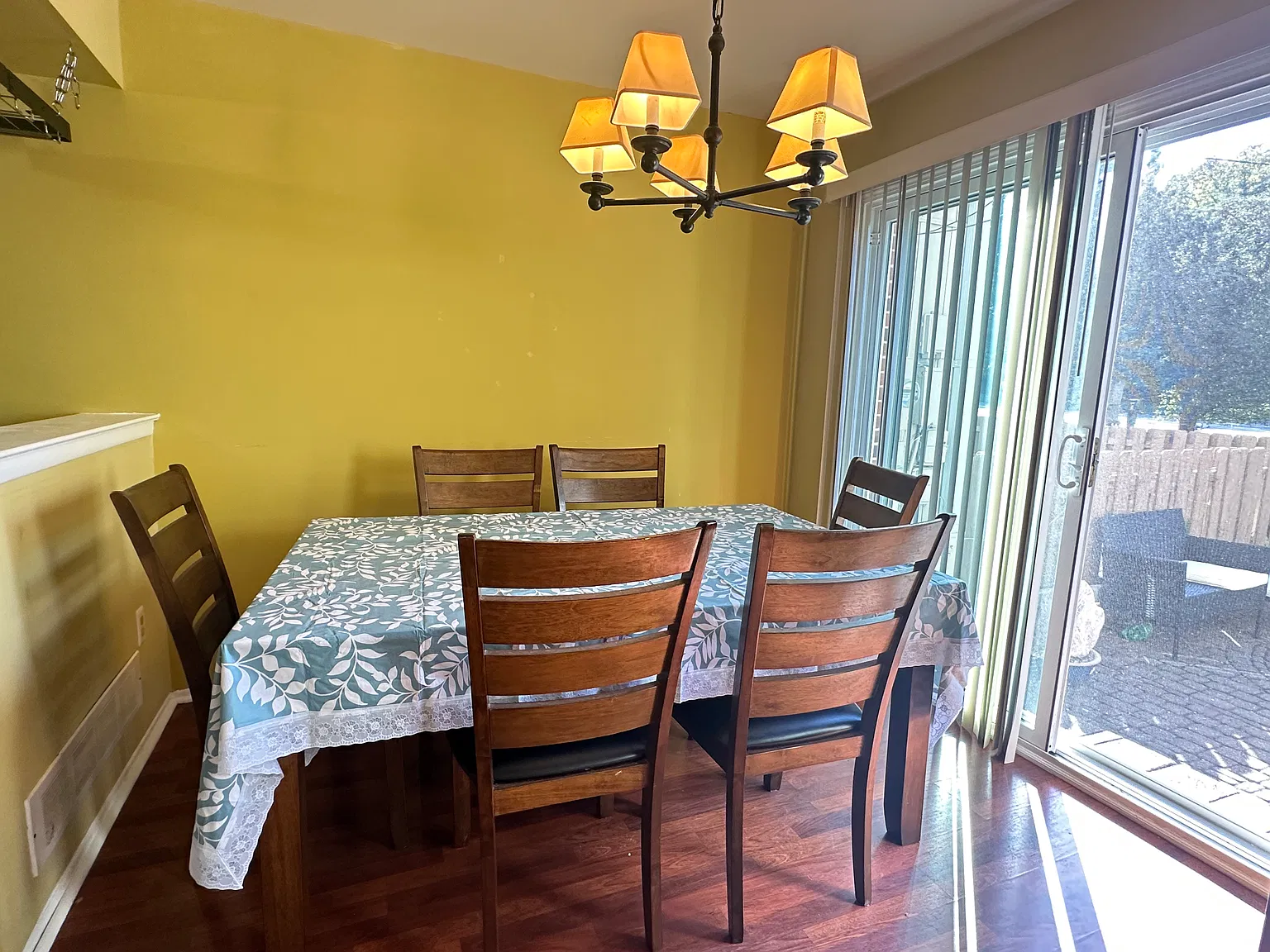 3 bed, 1.5 bath, 1487 sqft, $1,900 — Photo 4