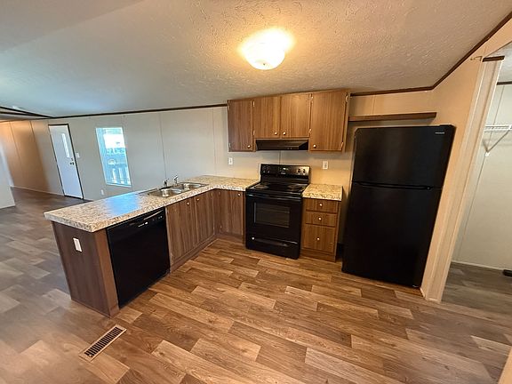 4th image of 127 Neches Dr