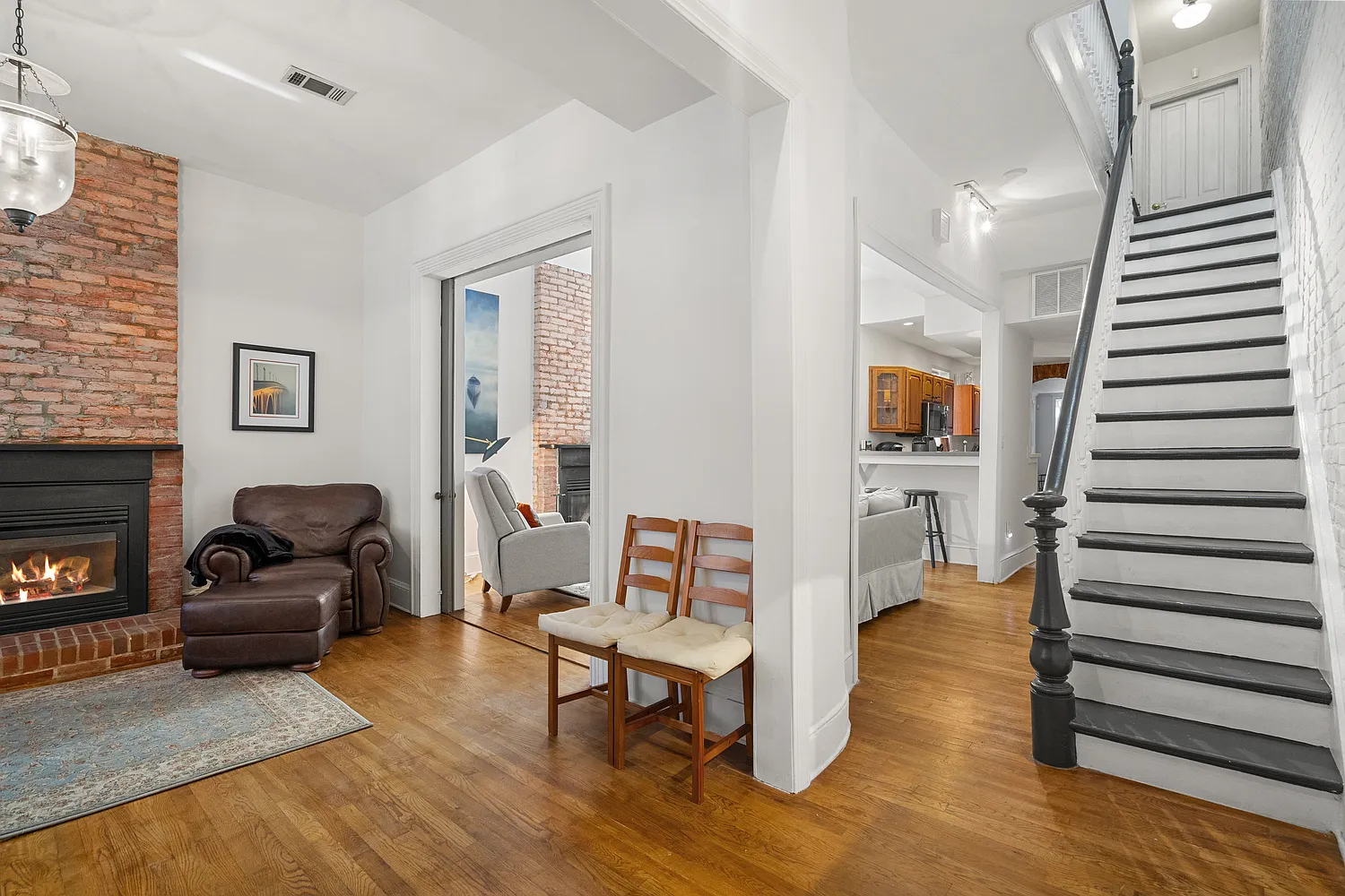 2 bed, 2.5 bath, 1900 sqft, $6,510 — Photo 4