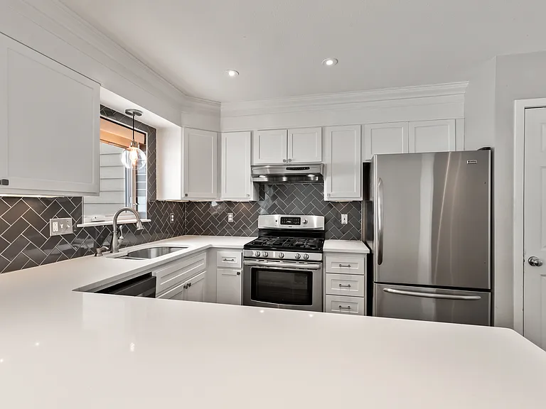 3450 Sunburst Ct — Photo 3