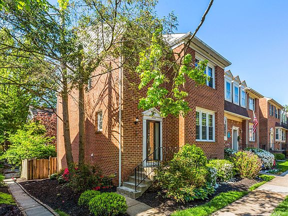 3rd image of 10145 Oakwood Chase Ct