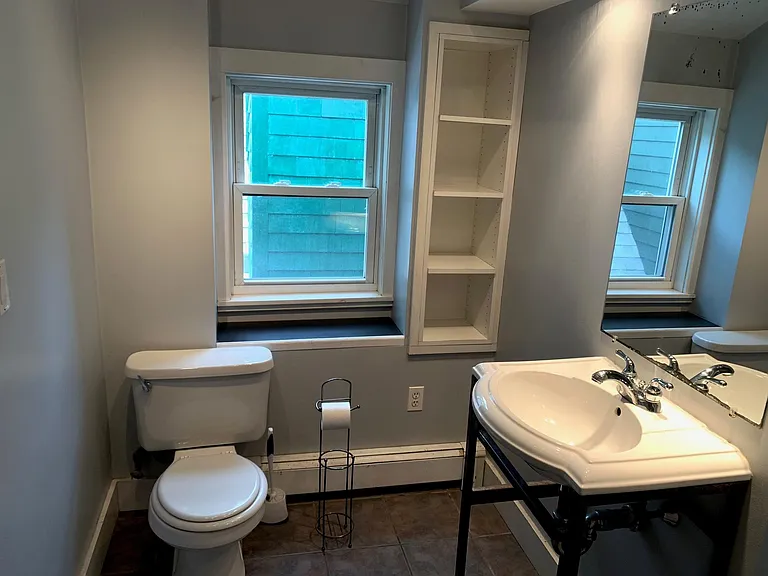 27 Young St #2 — Photo 16