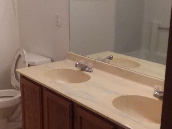 2nd image of 425 McLane Ave