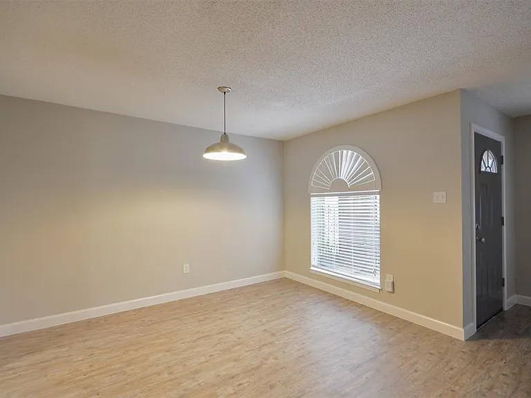 1326 Town Cir #1 — Photo 11