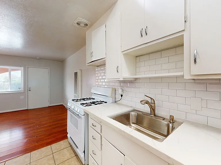 945 S 45th St — Photo 11