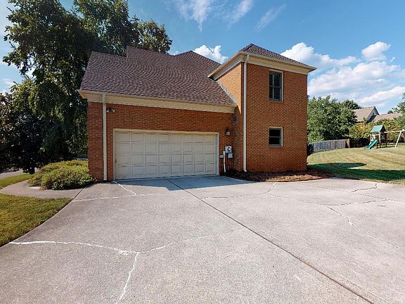 4th image of 641 Sedgley Dr