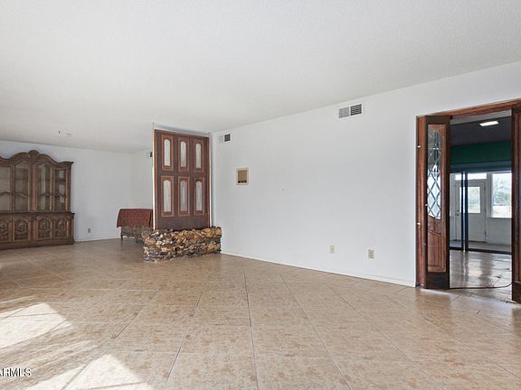 3rd image of 802 E SOUTH MOUNTAIN Avenue