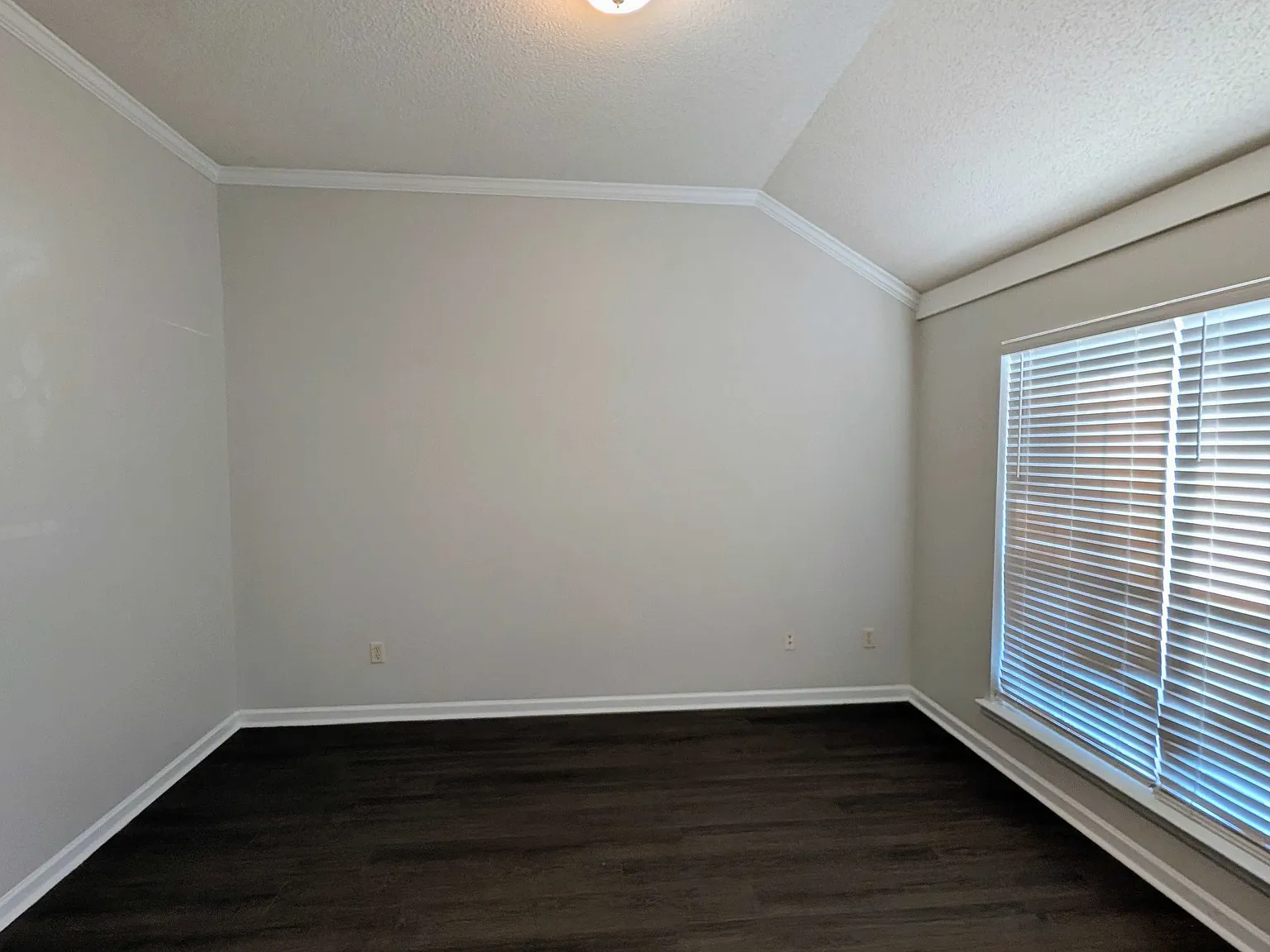 110 Westchester Ln — Photo 4