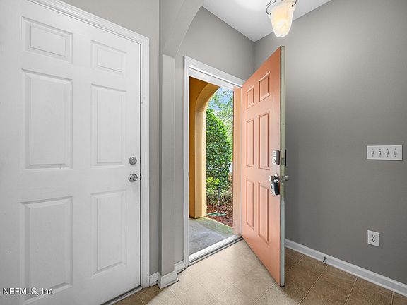 4th image of 2551 SUMMIT VIEW Drive