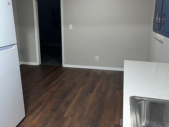 5th image of 138 E 6th St #138/140
