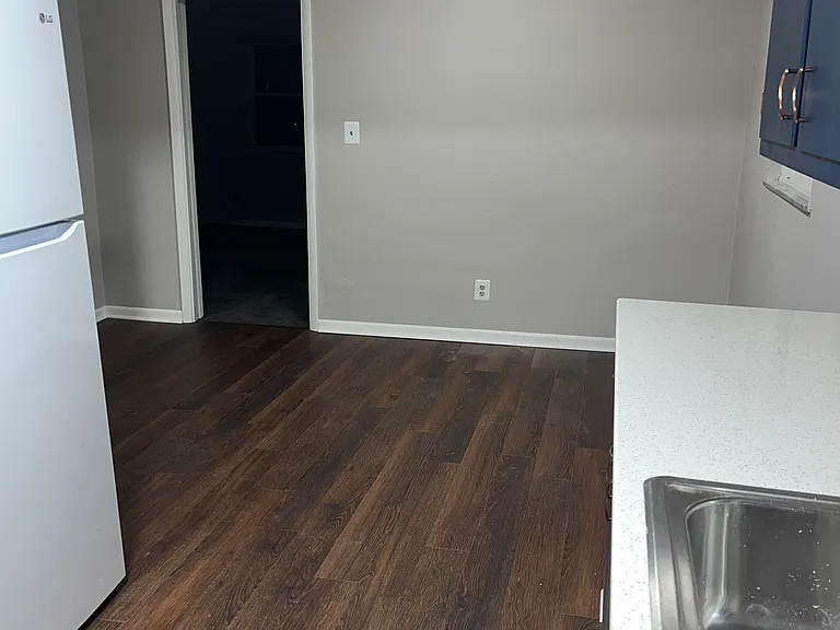 138 E 6th St #138/140 — Photo 5