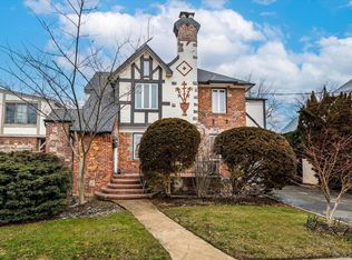 34 Reyam Rd, Lynbrook, NY 11563