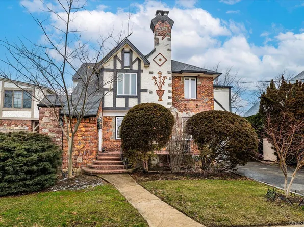 34 Reyam Road, Lynbrook, NY 11563