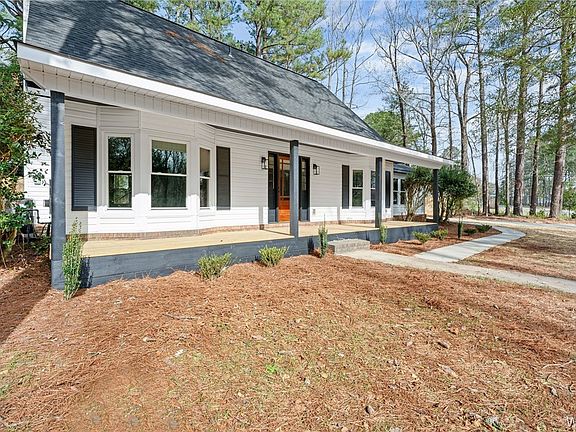 4th image of 728 Jennifer Dr E