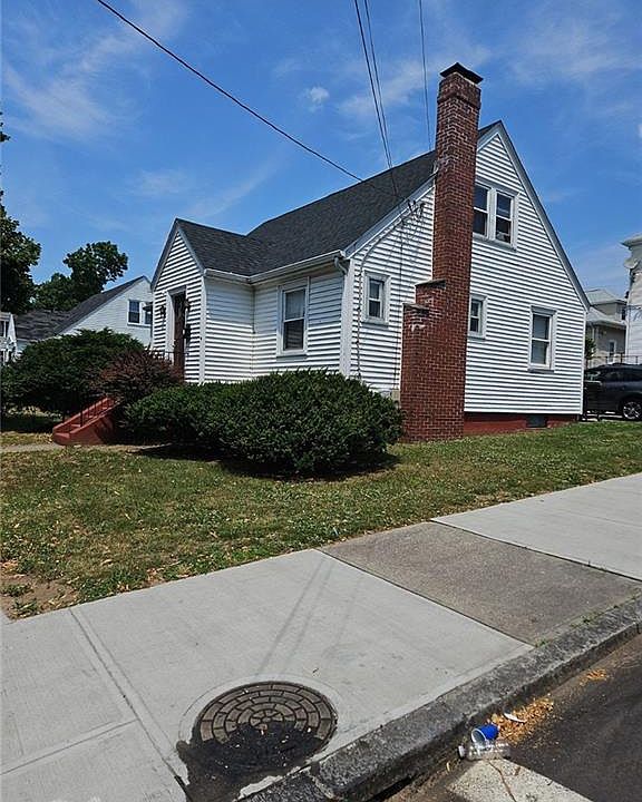 2nd image of 115 Lynch St
